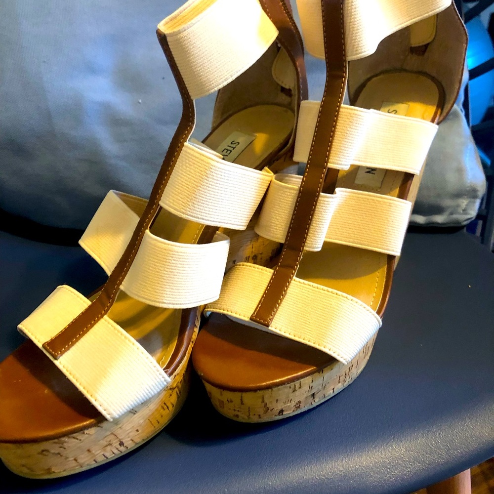 Steve Madden ~ Platform Sandals ~ Size 7